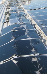 Schaden an PV-Modulen durch Schneedruck, Quelle: ENVARIS GmbH