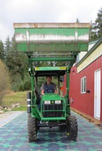 Mit dem Traktor auf dem Prototyp der Solarstraße, Foto: solarroadways.com/