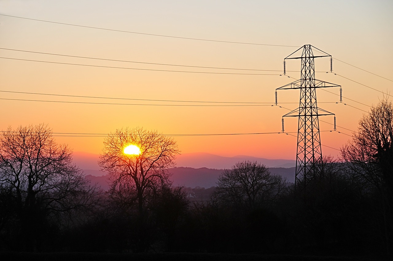 Stromnetz im Sonnenuntergang