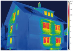 Mit einem ThermografieCheck die Wärmeverluste des Hauses sichtbar machen